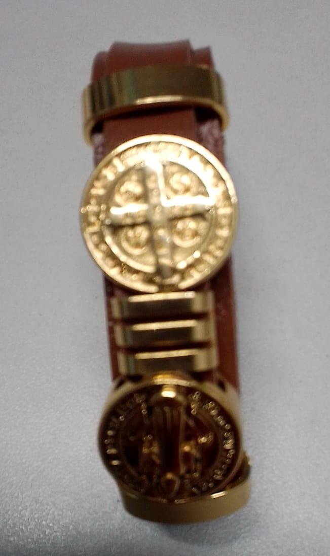 imagem de Pulseira de couro marrom dourada São Bento - 2 medalhas