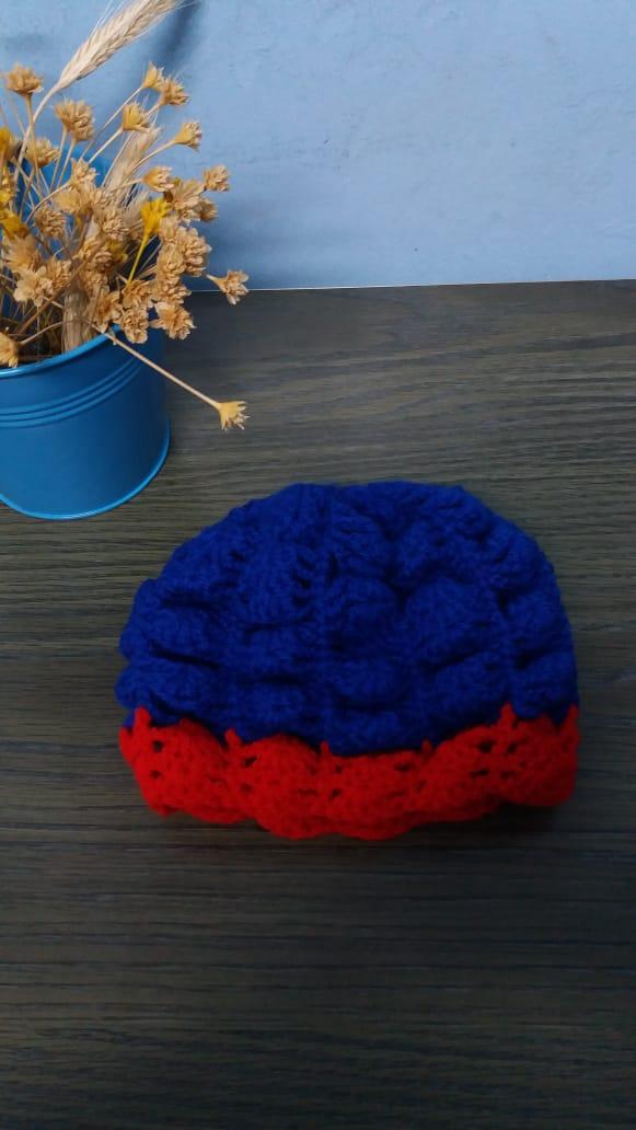 imagem de Gorro de lã azul e vermelho infantil