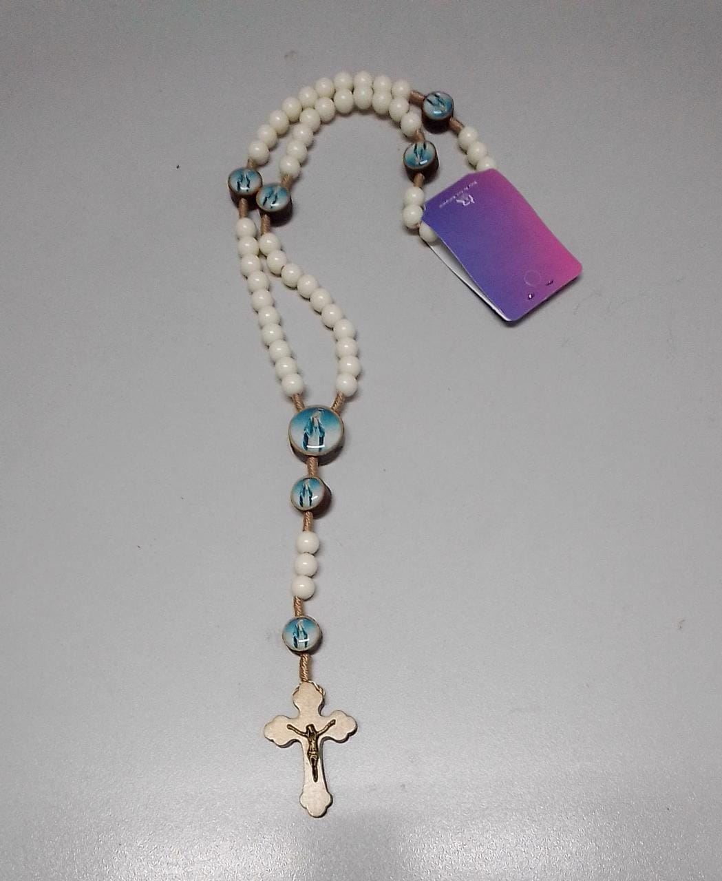 imagem de Terço de resina palha com Pai Nosso Nossa Senhora das Graças