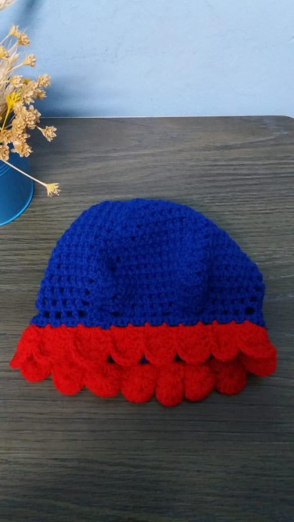 imagem de Gorro de lã azul e vermelho infantil