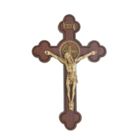 imagem de Crucifixo de madeira para painel de carro