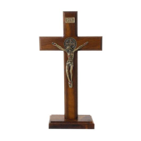 imagem de Crucifixo de mesa/parede São Bento em madeira - 29 cm